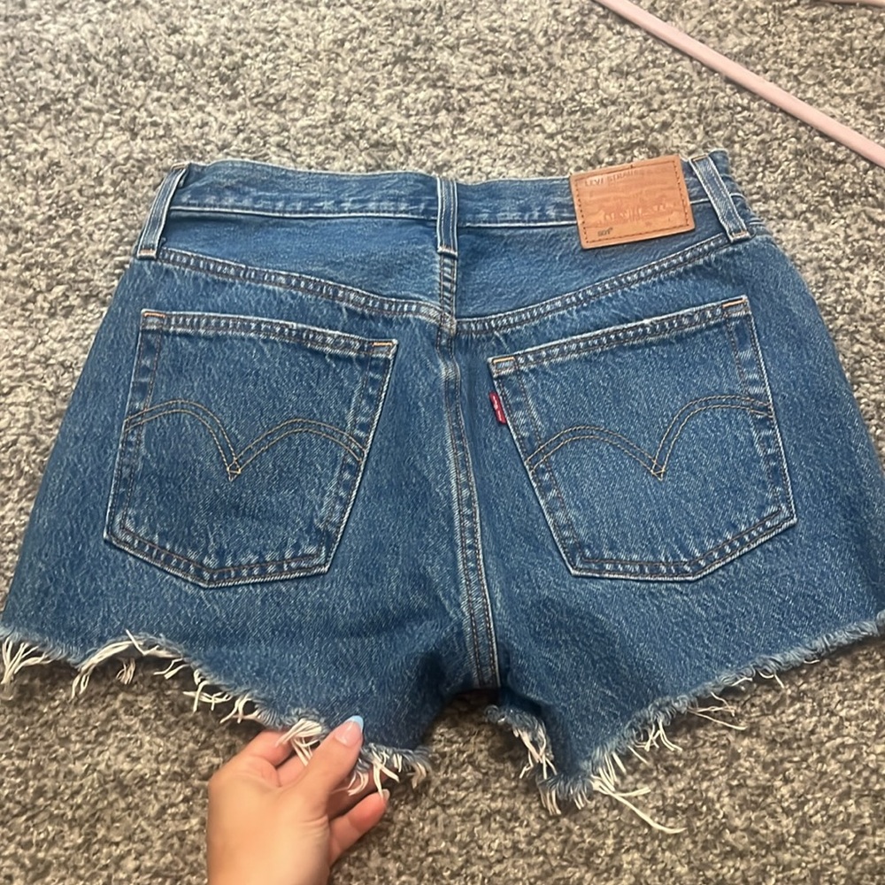 Levi 501 shorts never worn - Picture 2 of 4